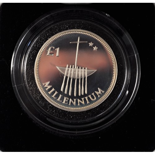 68 - Central Bank of Ireland - Boxed Silver proof one pound coin struck to commemorate the Millennium, to... 