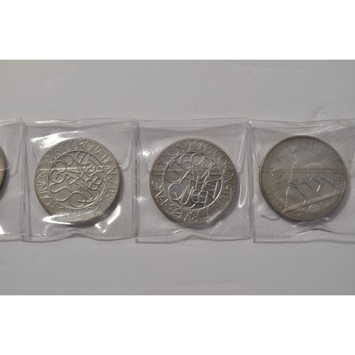 82 - 2002-2003 five pound commemorative coins X6 in total