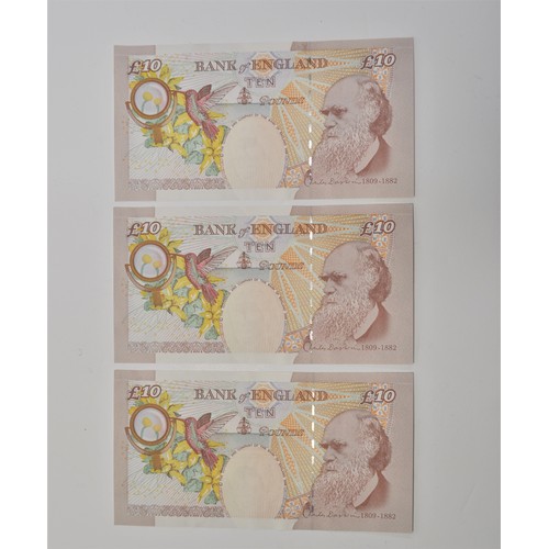 138 - x3 consecutive British Bank of England ten pounds notes; MD37 8111, MD37 81120, MD37 811121, Chief C... 