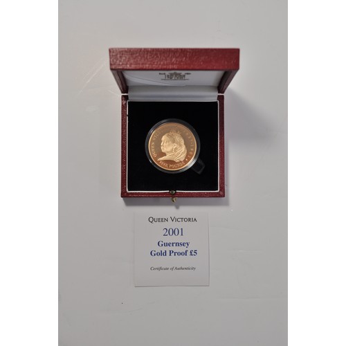 156 - A 2001 Queen Victoria Guernsey gold proof £5 coin, limited edition of 300.