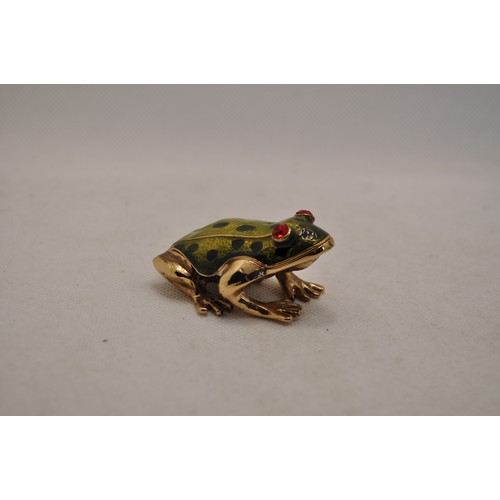 168 - A silver frog brooch together with a magnetic frog dish with diamontes and a frog pendant and chain