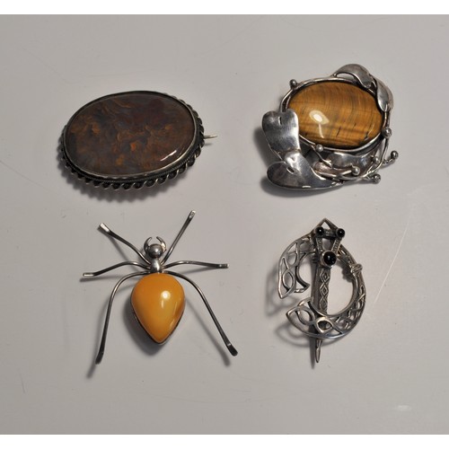 187 - A group of vintage and retro brooches, many in a Celtic and arts and crafts style, to include, brooc... 