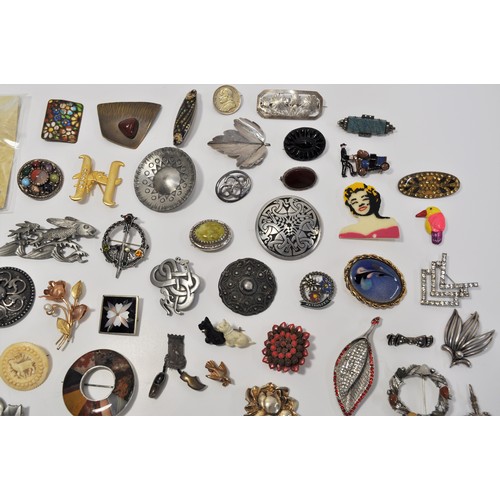 188 - A group of vintage and retro brooches of different shapes and designs to include, Herman Siershol br... 