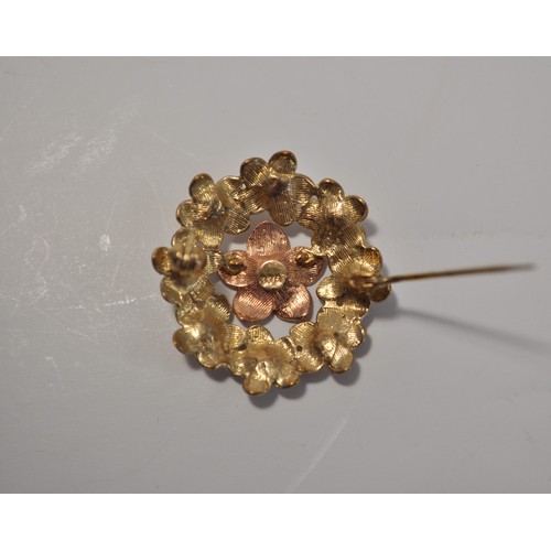 192 - 9ct gold pin brooch flower design in a circular form hallmarked London approx. weight 3.5 grams