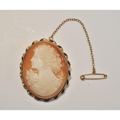 194 - 9ct gold cameo brooch with safety chain, approx length 4cm x 3.2cm wide. approx gross weight 10g