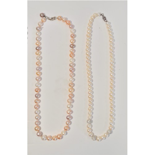 204 - Pearl and synthetic pearl necklaces (x5) together with a silver pendant stamped 925