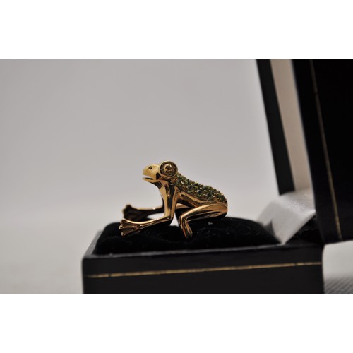 231 - 9ct gold ring in the form of a frog with green and clear stones to the body. Approx. gross weight 6.... 