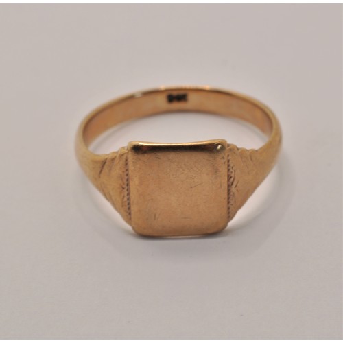 237 - Two 9ct yellow gold signet rings, approx size R and V, approx gross weight 7.75g