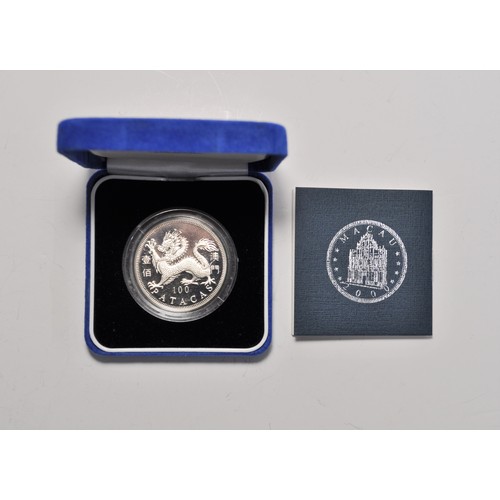 77 - Royal Mint silver proof Chinese Lunar Year coin for the year of the Dragon, with box and certificate... 