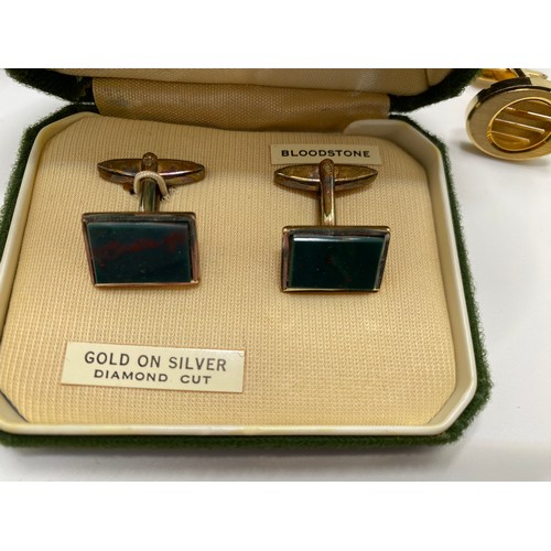 253 - Design Phillipe Jewellery box with contents;  x3 9ct gold rings A/F,  cufflinks inc. Tavannes Watch ... 