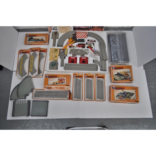 23 - Tyco US1 Electric Trucking Interstate Delivery set Scaletrix including controllers, battery pack, ca... 