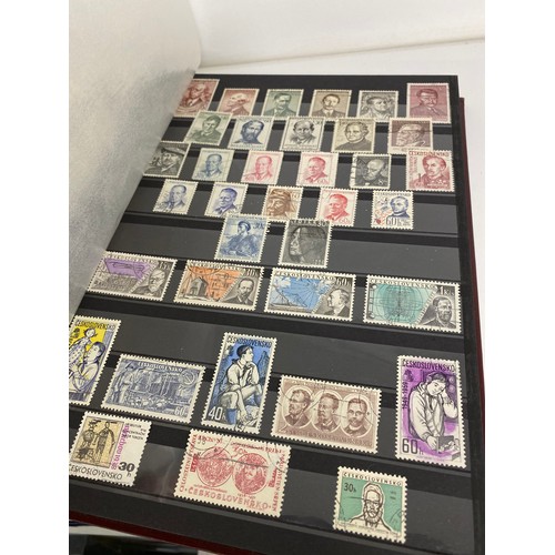 33 - Various Stamp albums containing a mix of UK and stamps from around the world as follows:
x4 UK and B... 