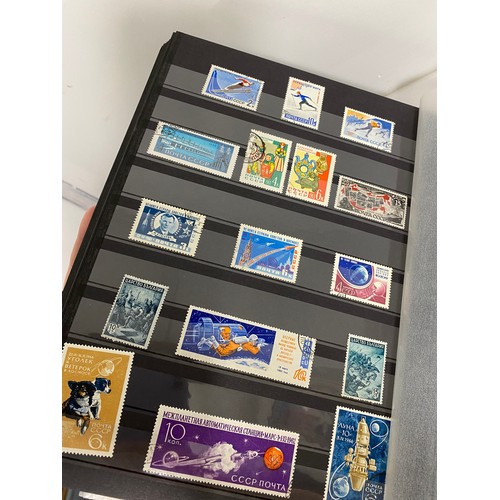 33 - Various Stamp albums containing a mix of UK and stamps from around the world as follows:
x4 UK and B... 