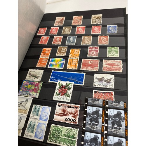 33 - Various Stamp albums containing a mix of UK and stamps from around the world as follows:
x4 UK and B... 