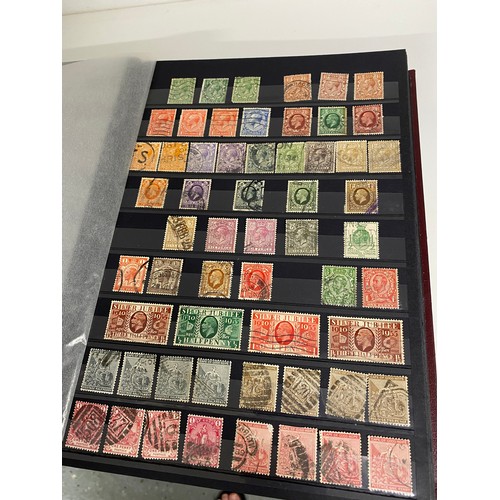 33 - Various Stamp albums containing a mix of UK and stamps from around the world as follows:
x4 UK and B... 