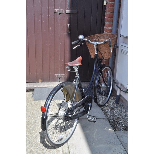 43 - Hand built Pashley Classic bike with Sturmey Archer gears, Brookes saddle, Schwalbe delta cruiser ty... 