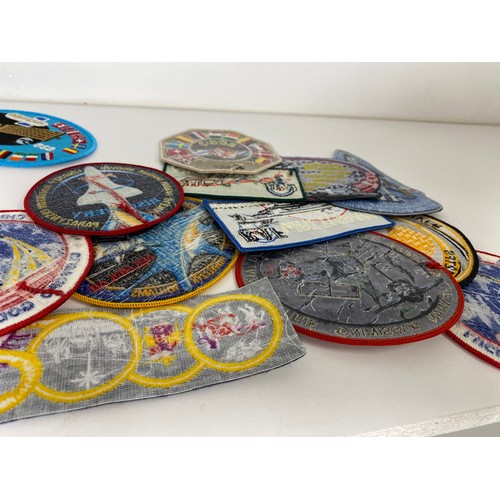 62 - A collection of 58 assorted cloth/embroidered NASA and space-related badges, including Apollo, Pegas... 