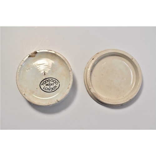 93 - Wellington with cocked hat toothpaste pot marked Toogood London to base. Lid diameter measures 7cm o... 