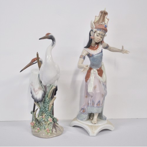 9 - Two Lladro figures - no 1611 the Courting Cranes by sculptor Salvador Devon and model no.6143 the In... 