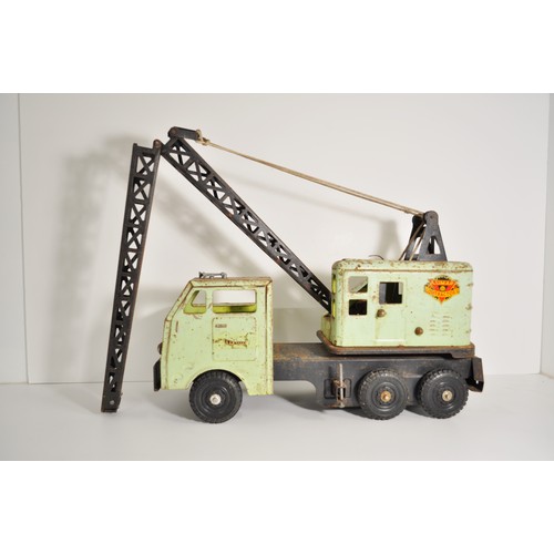 72 - A Marx Toys Lumar Contractors six wheel tin plate crane