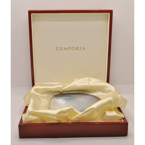 86 - Limited Edition Tahitian Oyster Shell in presentation box, with a certificate and supporting literat... 