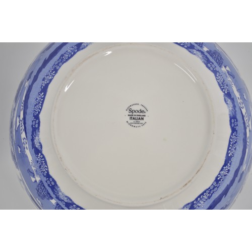 107 - x4 large Spode Italian blue and white bowls with decorative design to both inside and outside, appro... 