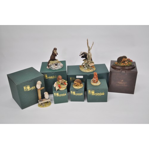 109 - Collection of hand made in  Scotland Teviotdale figures and Country Artist in boxes to include badge... 