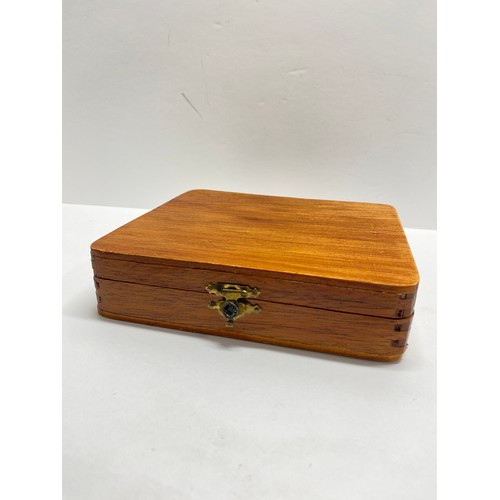 14 - Cuban cigars with original wooden case and information.