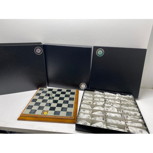 91A - Hadrian Crystal chess set, glass/mirrored board with full set of cut Crystal pieces, in original pre... 