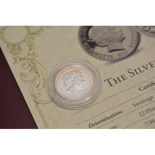 208 - London Mint Office - mixed capsulated coins in folders, .999 Silver Sovereign,  9.25ag Silver Threep... 