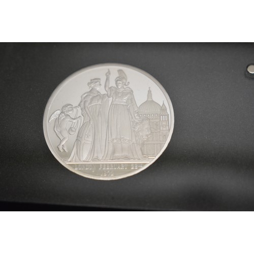 209 - London Mint - The Smithsonian Uncovered Design London & The Lion, designed by George T. Morgan, .999... 