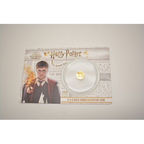 212 - 2021 Wizarding World Harry Potter 0.5g gold commemorative coin in sealed packaging.