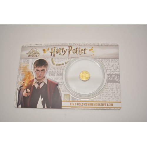 213 - 2021 Wizarding World Harry Potter 0.5g gold commemorative coin in sealed packaging.