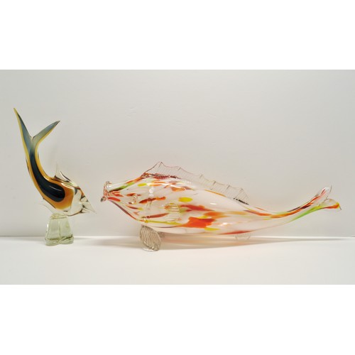 374 - Large Murano style multicoloured glass fish, size 50cms long x11cms wide together with x4 various ot... 