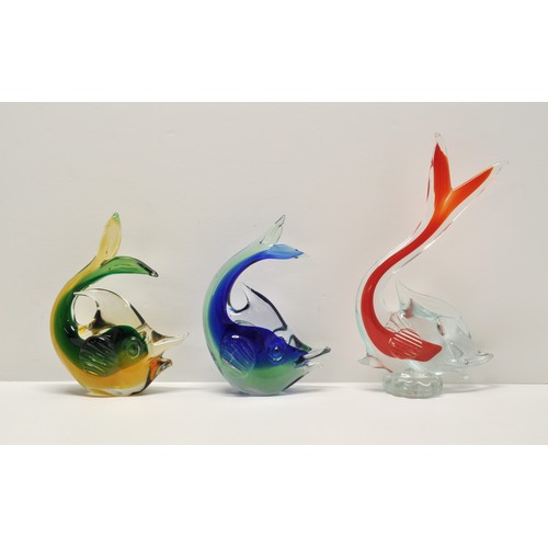 374 - Large Murano style multicoloured glass fish, size 50cms long x11cms wide together with x4 various ot... 