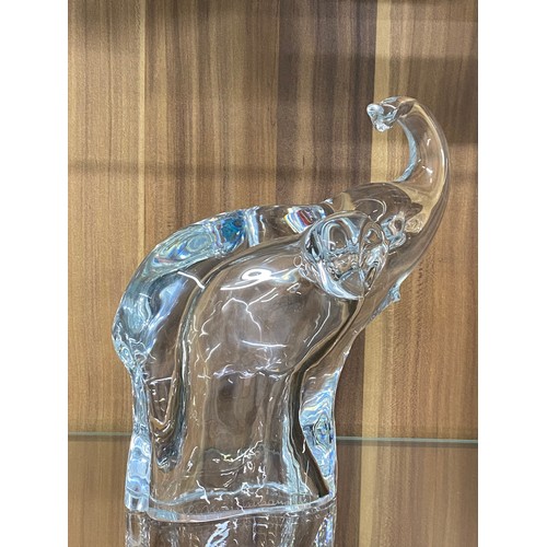 377 - Vintage Murano glass elephant figure, signed Barbini Murano to lower side. Approx  H20cm. x L17cm.