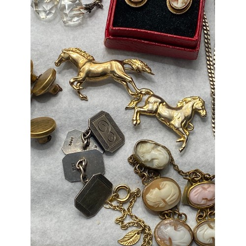 390 - A large mixed collection of costume jewellery, to include cufflinks, necklaces, bracelet,earrings 2 ... 