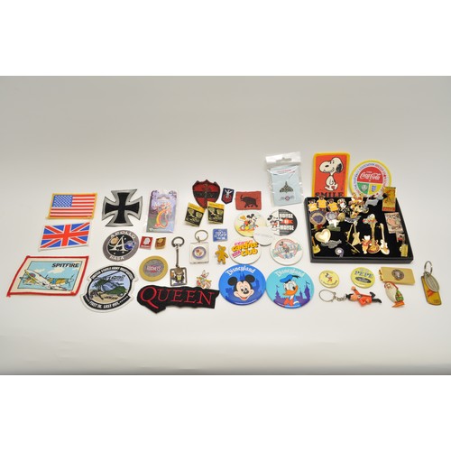 10 - An assortment of pin badges and keyrings to include Mickey Mouse, Hard Rock Cafe, Public Enemy, The ... 