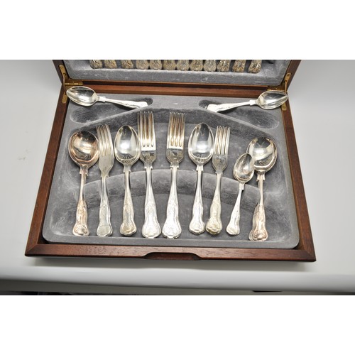 30 - Boxed Sheffield plate cutlery canteen, six settings (x1 teaspoon missing)