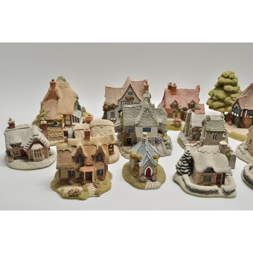 157 - A collection of x21 Lilliput Lane cottages to include Junk and Disorderly