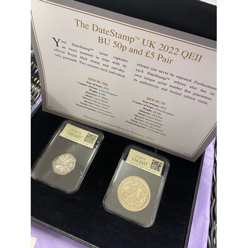 71 - group of boxed coin sets to include UK £5 coins, 2014 UK brilliant uncirculated £1 coin etc. x5 boxe... 