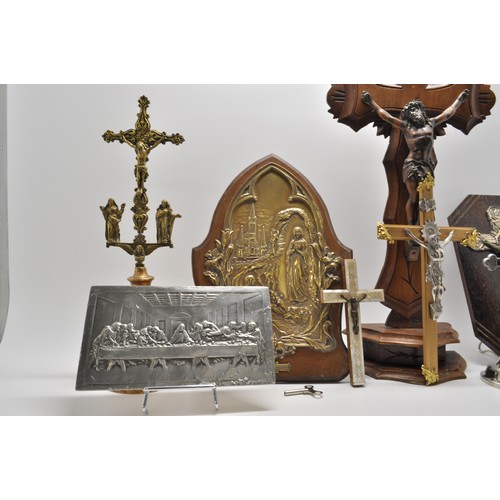 17 - Group of ecclesiastical/religious icon items including musical Crucifix with key, wall plaques & oth... 