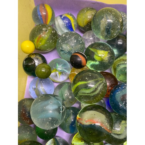 166 - A large quantity of mixed marbles in various sizes, some vintage, in played with condition