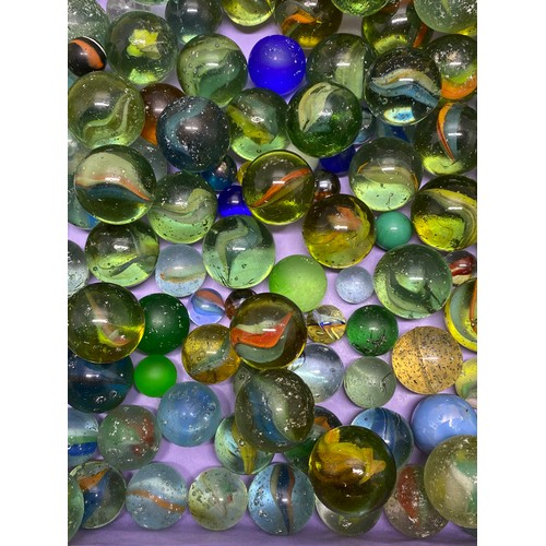 166 - A large quantity of mixed marbles in various sizes, some vintage, in played with condition