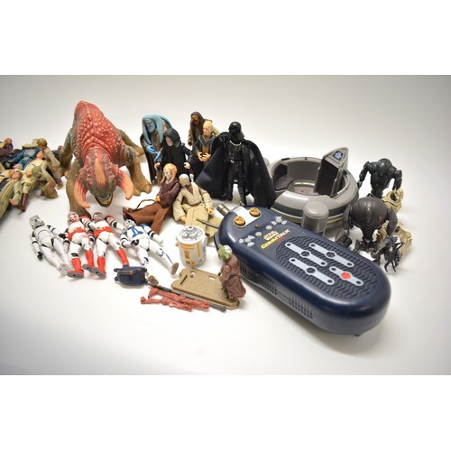 177 - Star Wars 2002 Attack of the Clones electronic reek arena battle beast and mixture of figures togeth... 