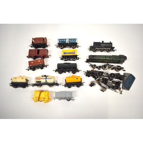 154 - A quantity of Hornby, Virgin trains and carriages, Tri-ang train, goods carriages, various power uni... 