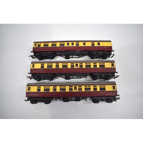 152 - Wooden Box containing Triang Princess Victoria train engine and carriages and tender