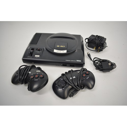 159 - Sega Mega Drive 16-Bit game console, with instructions, and original box also includes x4 games Pred... 