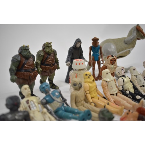 170 - Star Wars - A quantity of vintage Star Wars figures to include Lily Ledy Paploo, C3PO, Surgical Medi... 