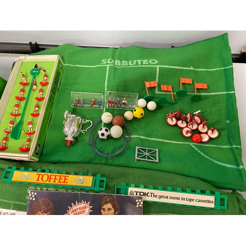 149 - Vintage/retro Subbuteo Table Soccer including pitch cloths, nets, x10 teams, goalkeepers, ball boys,... 